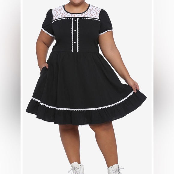 Hot Topic Dresses & Skirts - NWT Hot Topic black Lolita dress